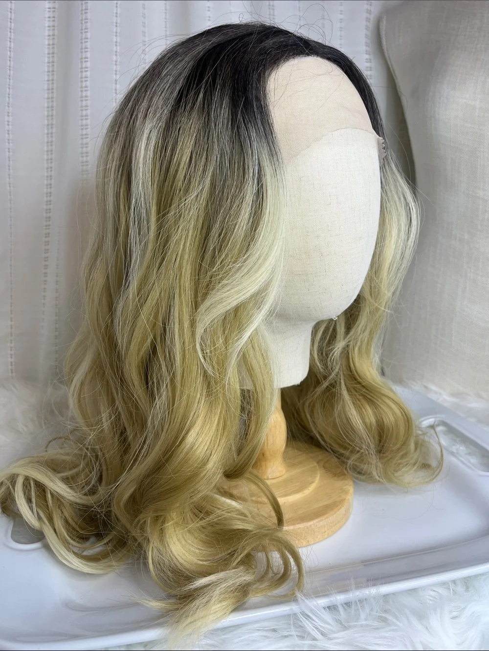DWY Lace front NWT Ombre Blonde Wavy wig with Subtle Ash Highlights